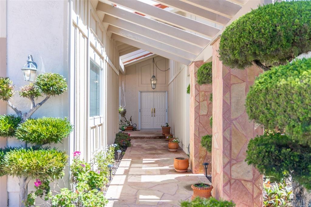 554 San Lucas Drive Solana Beach, CA 92075 - Photo 3 of 25