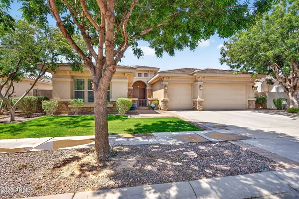 $769,000 | 4101 East Woodside Way, Gilbert, AZ 85297