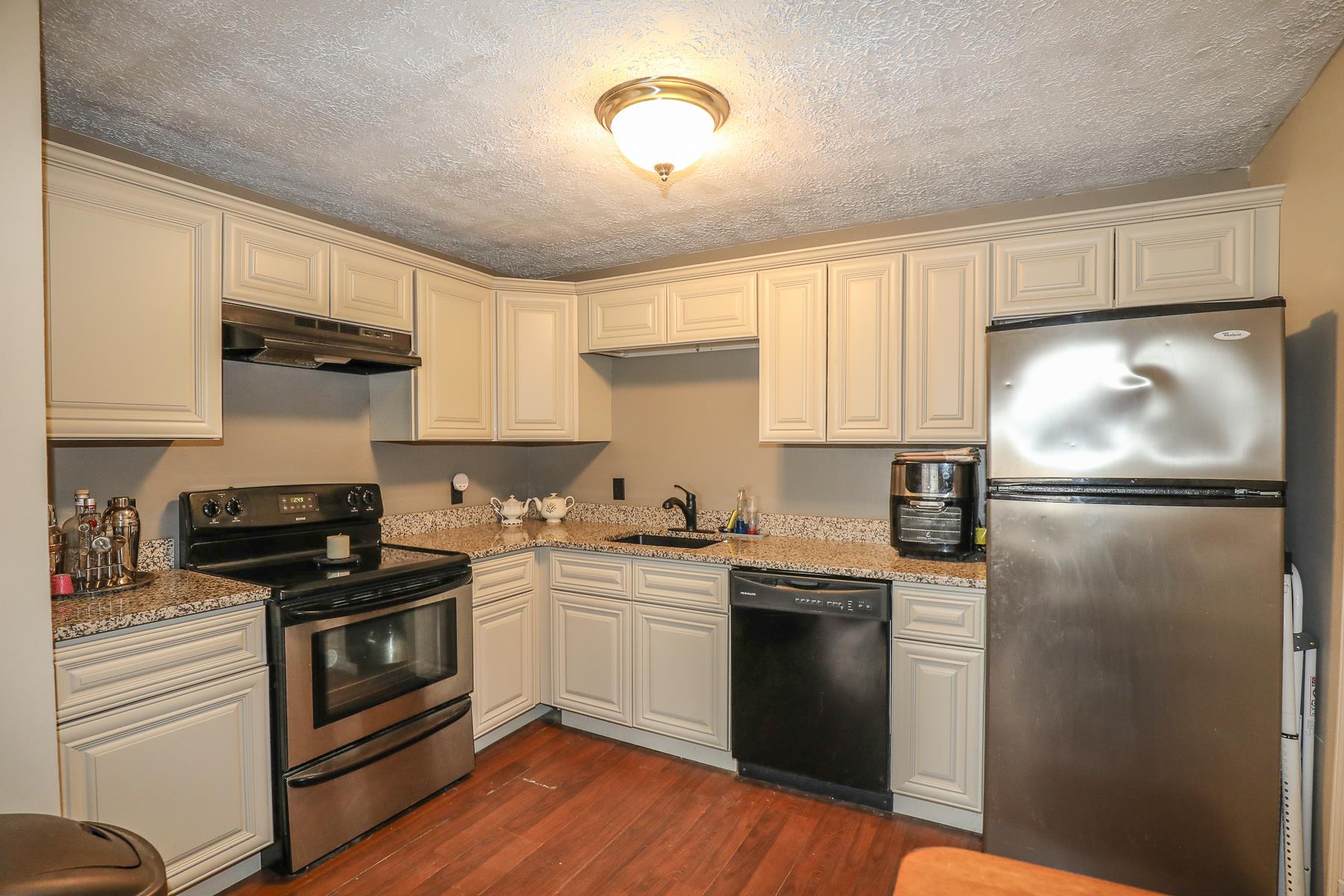 525 Calef Road, Unit 21 Manchester, NH 03103 - Photo 3 of 18