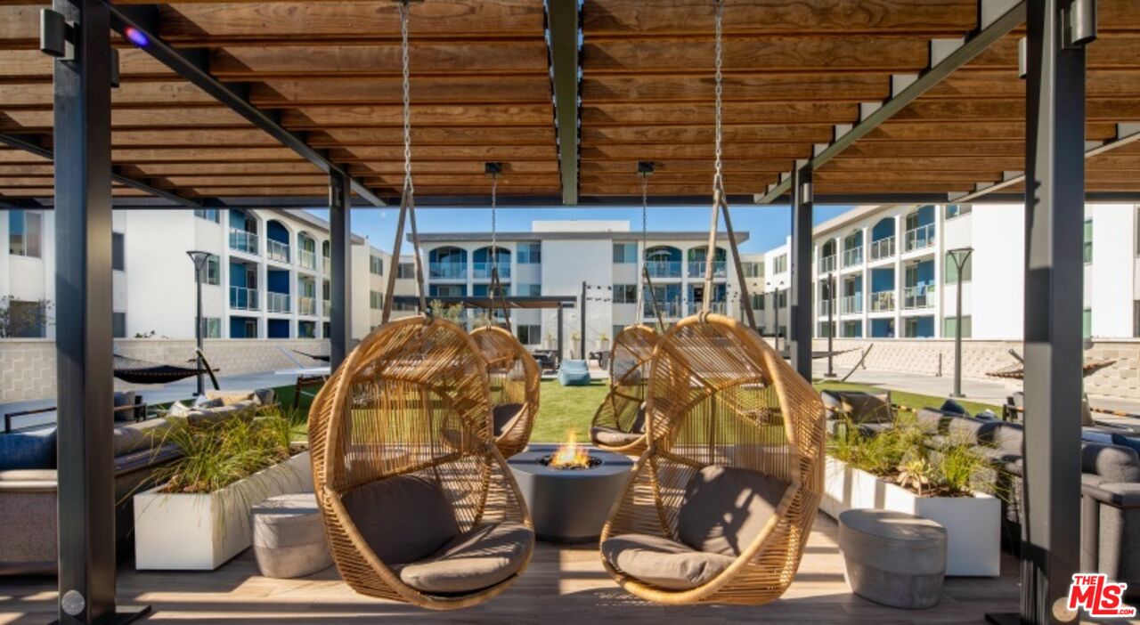 13900 Panay Way, Unit M125 Marina del Rey, CA 90292 - Photo 22 of 23 a view of a room with gym equipment