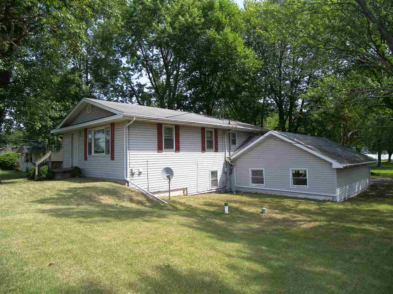 1021 Country Club Road Warsaw, IN 46580 - Photo 1 of 36 Gallery Image 1