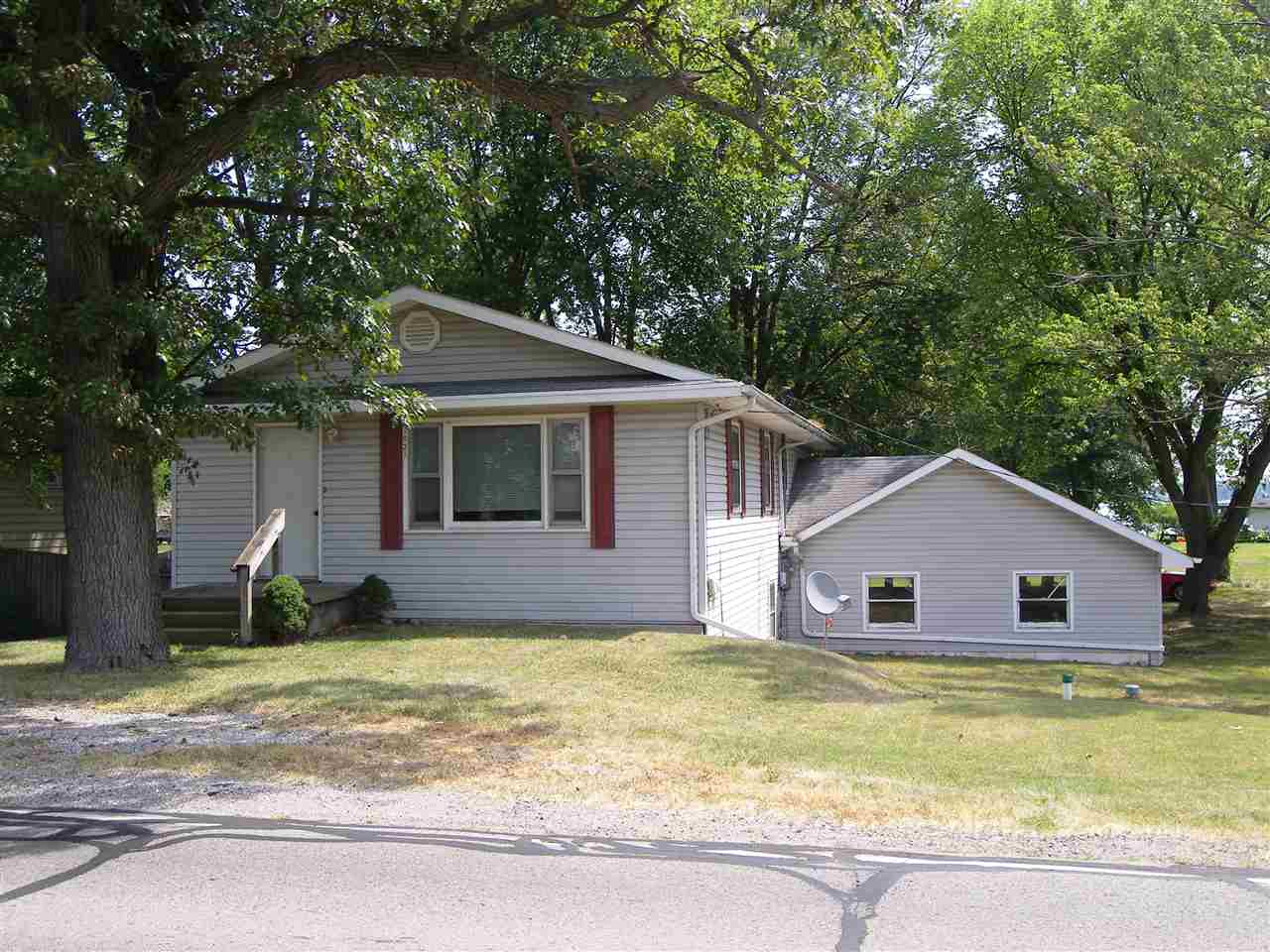 1021 Country Club Road Warsaw, IN 46580 - Photo 2 of 36 Gallery Image 2