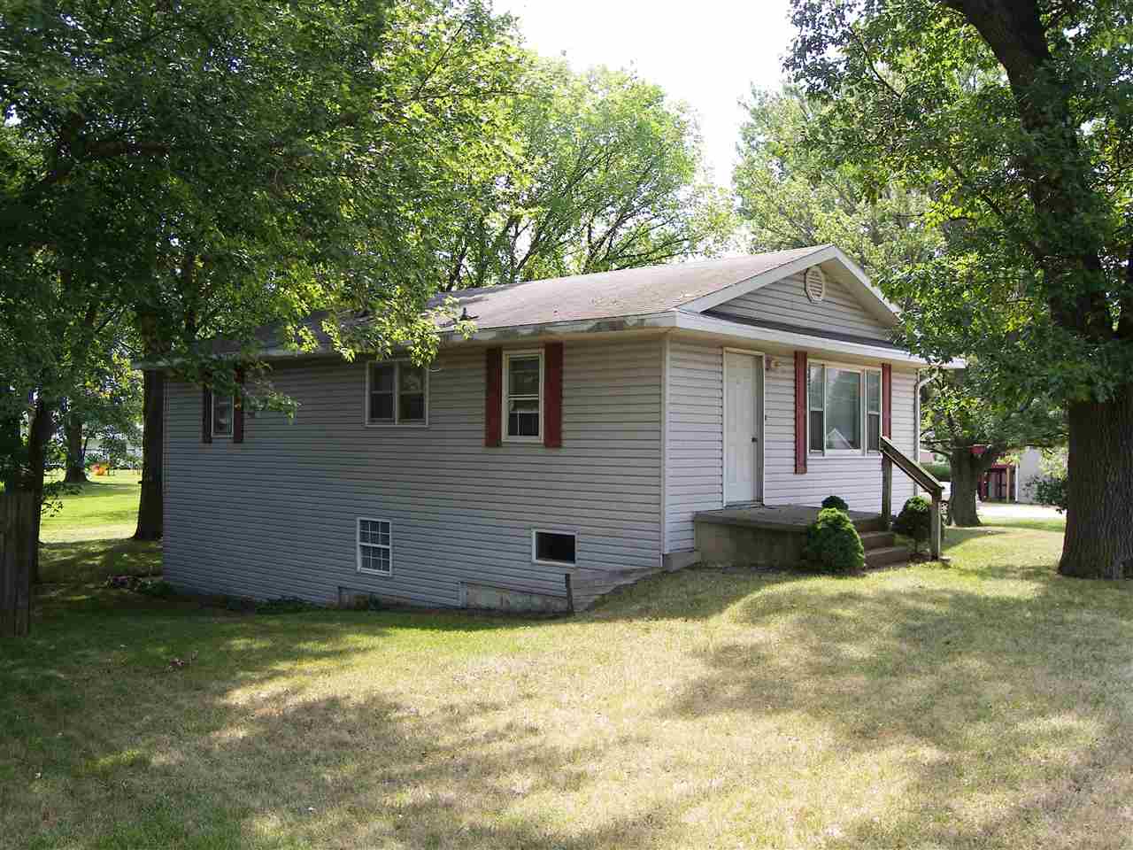 1021 Country Club Road Warsaw, IN 46580 - Photo 3 of 36 Gallery Image 3
