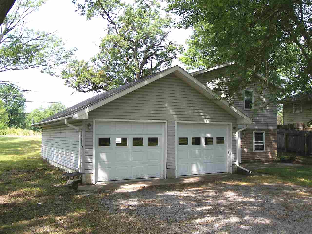 1021 Country Club Road Warsaw, IN 46580 - Photo 6 of 36 Gallery Image 6