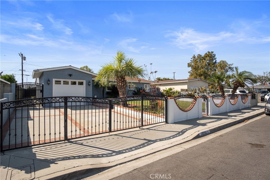 10281 Bouvais Road Anaheim, CA 92804 - Photo 3 of 61