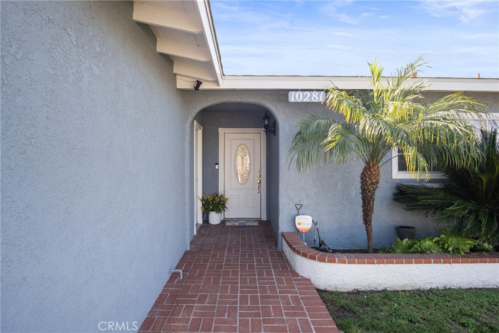 10281 Bouvais Road Anaheim, CA 92804 - Photo 6 of 61 Main House Entry
