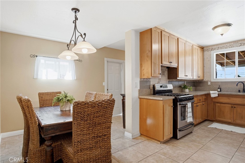 10281 Bouvais Road Anaheim, CA 92804 - Photo 7 of 61 Main House Kitchen / Dining