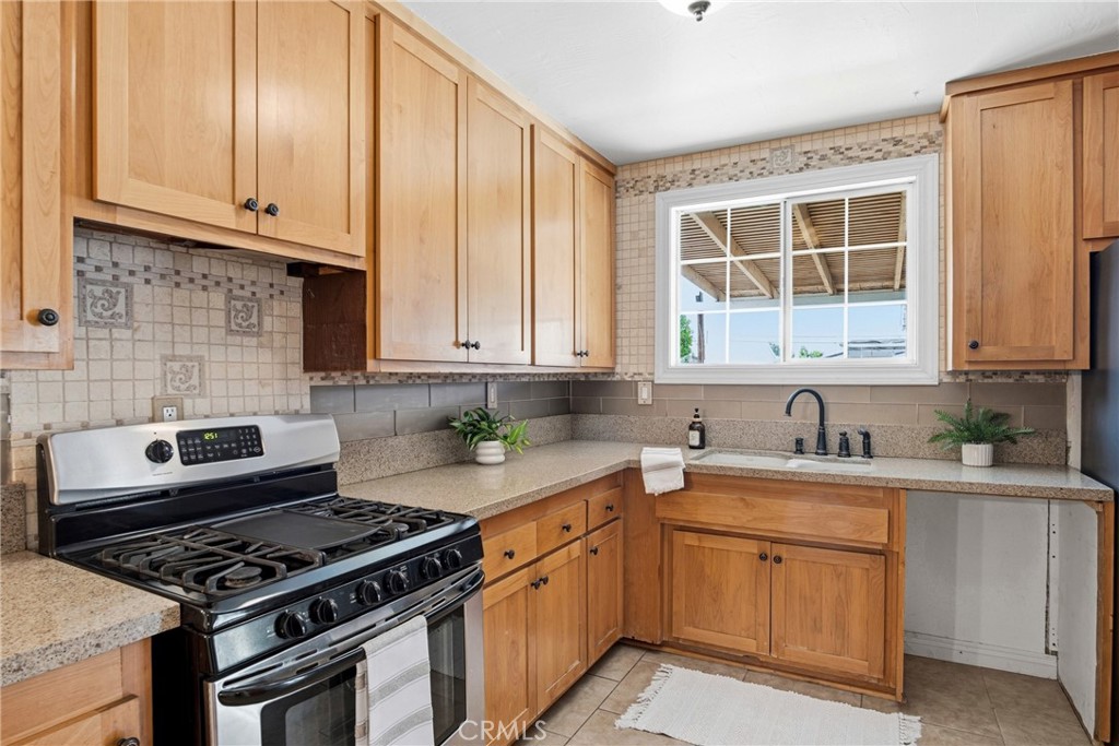 10281 Bouvais Road Anaheim, CA 92804 - Photo 8 of 61