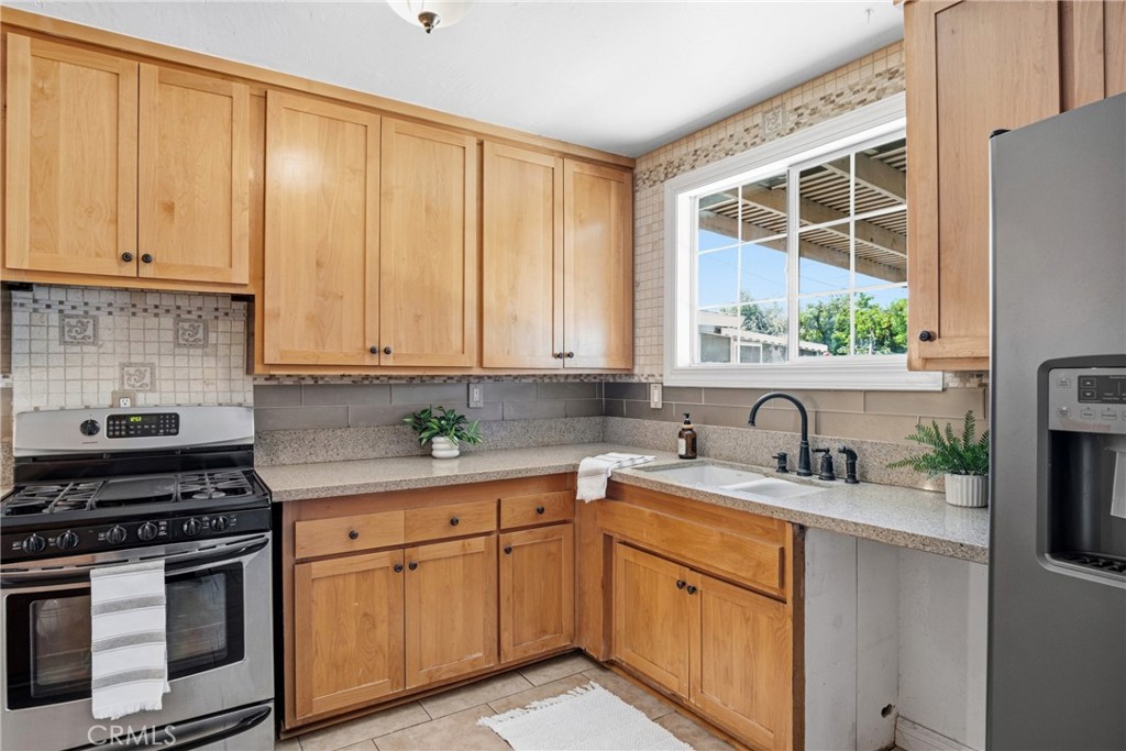 10281 Bouvais Road Anaheim, CA 92804 - Photo 10 of 61