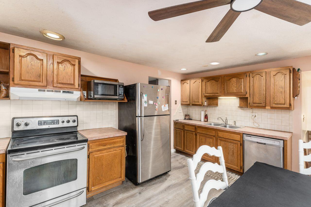 6507 Bartlett Road Reynoldsburg, OH 43068 - Photo 6 of 24 S_-_6507_Bartlett_Ct_-_026