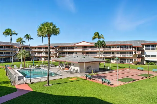 $125,000 | 5300 Washington Street, Unit J214, Hollywood, FL 33021