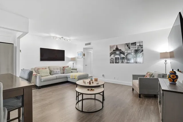 $125,000 | 5300 Washington Street, Unit J214, Hollywood, FL 33021