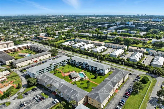 $125,000 | 5300 Washington Street, Unit J214, Hollywood, FL 33021