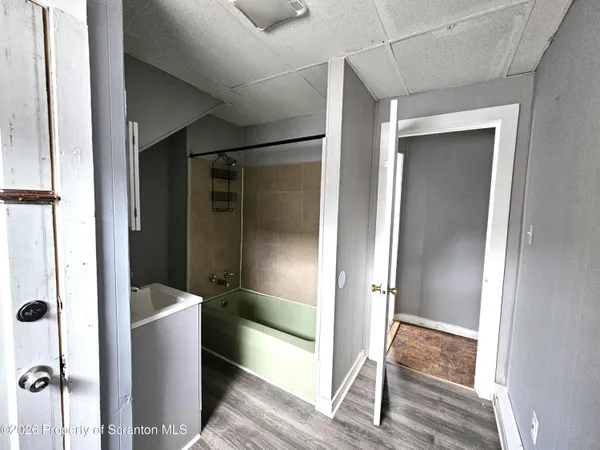 $950 | 351 Main Street, Unit B 2, Carbondale, PA 18407