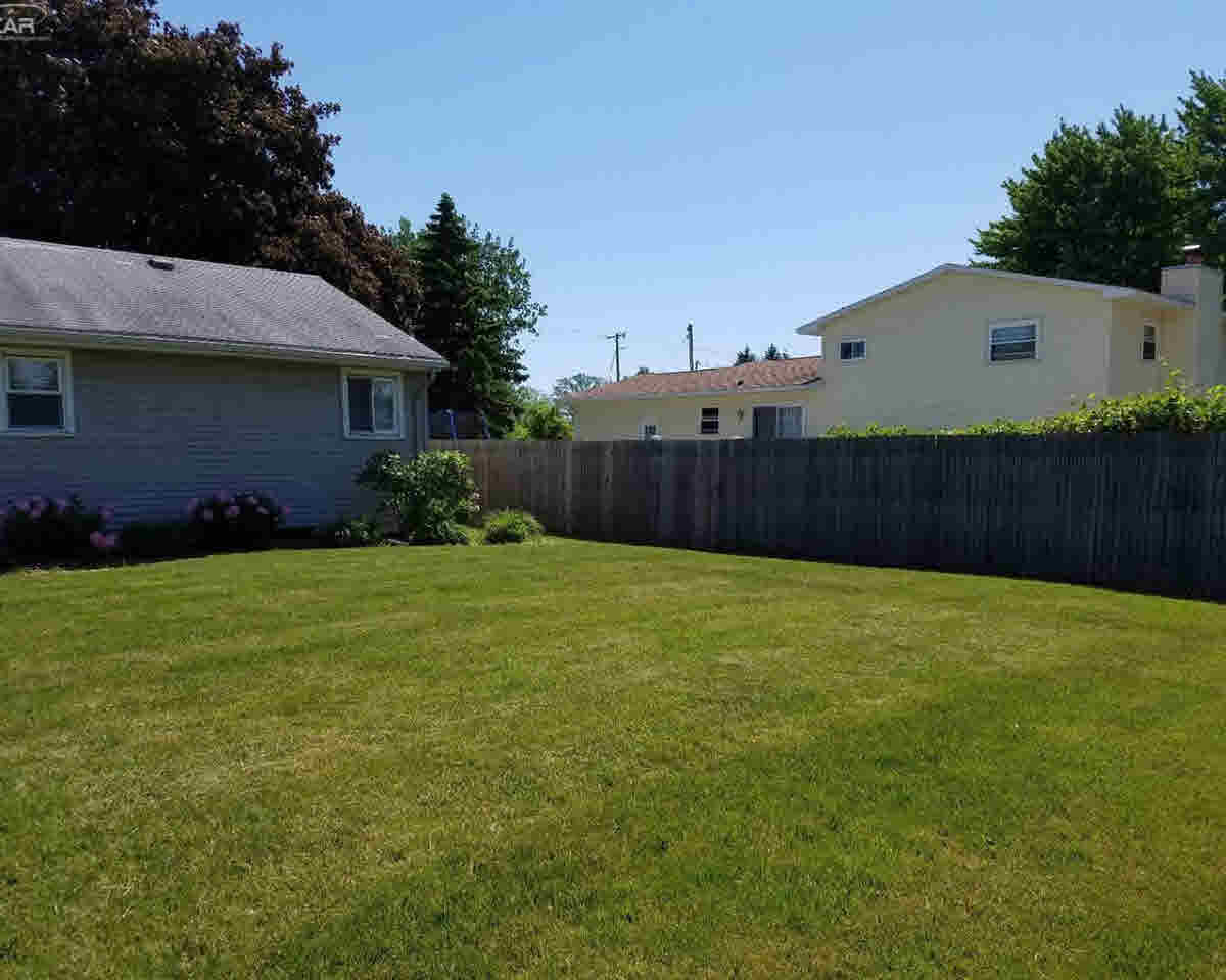 2207 Mapleridge Road Saginaw, MI 48604 - Photo 7 of 20 21175981-6.JPG