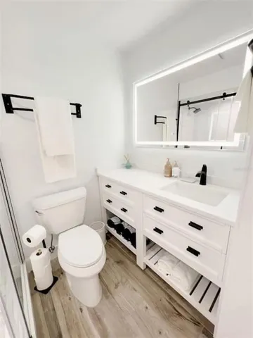 a picture of a couch in a room