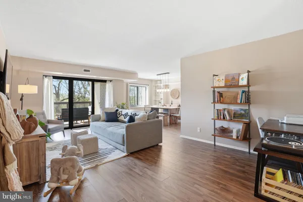 $375,000 | 309 Yoakum Parkway, Unit 603, Alexandria, VA 22304