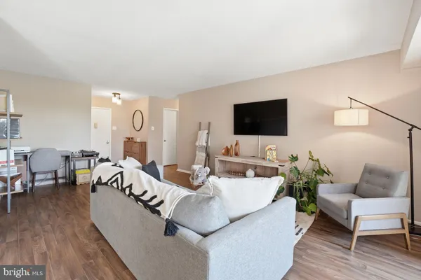 $375,000 | 309 Yoakum Parkway, Unit 603, Alexandria, VA 22304
