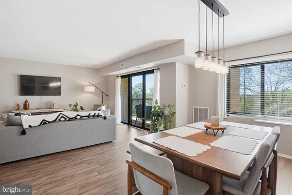 $375,000 | 309 Yoakum Parkway, Unit 603, Alexandria, VA 22304
