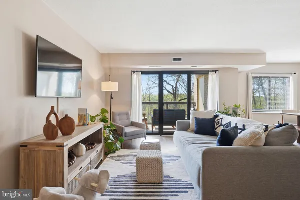 $375,000 | 309 Yoakum Parkway, Unit 603, Alexandria, VA 22304