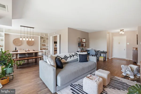 $375,000 | 309 Yoakum Parkway, Unit 603, Alexandria, VA 22304