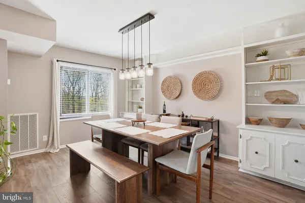 $375,000 | 309 Yoakum Parkway, Unit 603, Alexandria, VA 22304