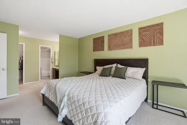 $375,000 | 309 Yoakum Parkway, Unit 603, Alexandria, VA 22304