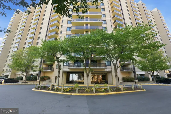 $375,000 | 309 Yoakum Parkway, Unit 603, Alexandria, VA 22304