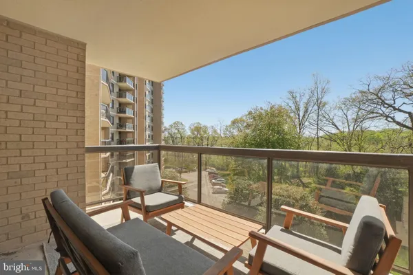 $375,000 | 309 Yoakum Parkway, Unit 603, Alexandria, VA 22304