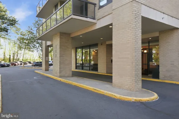 $375,000 | 309 Yoakum Parkway, Unit 603, Alexandria, VA 22304