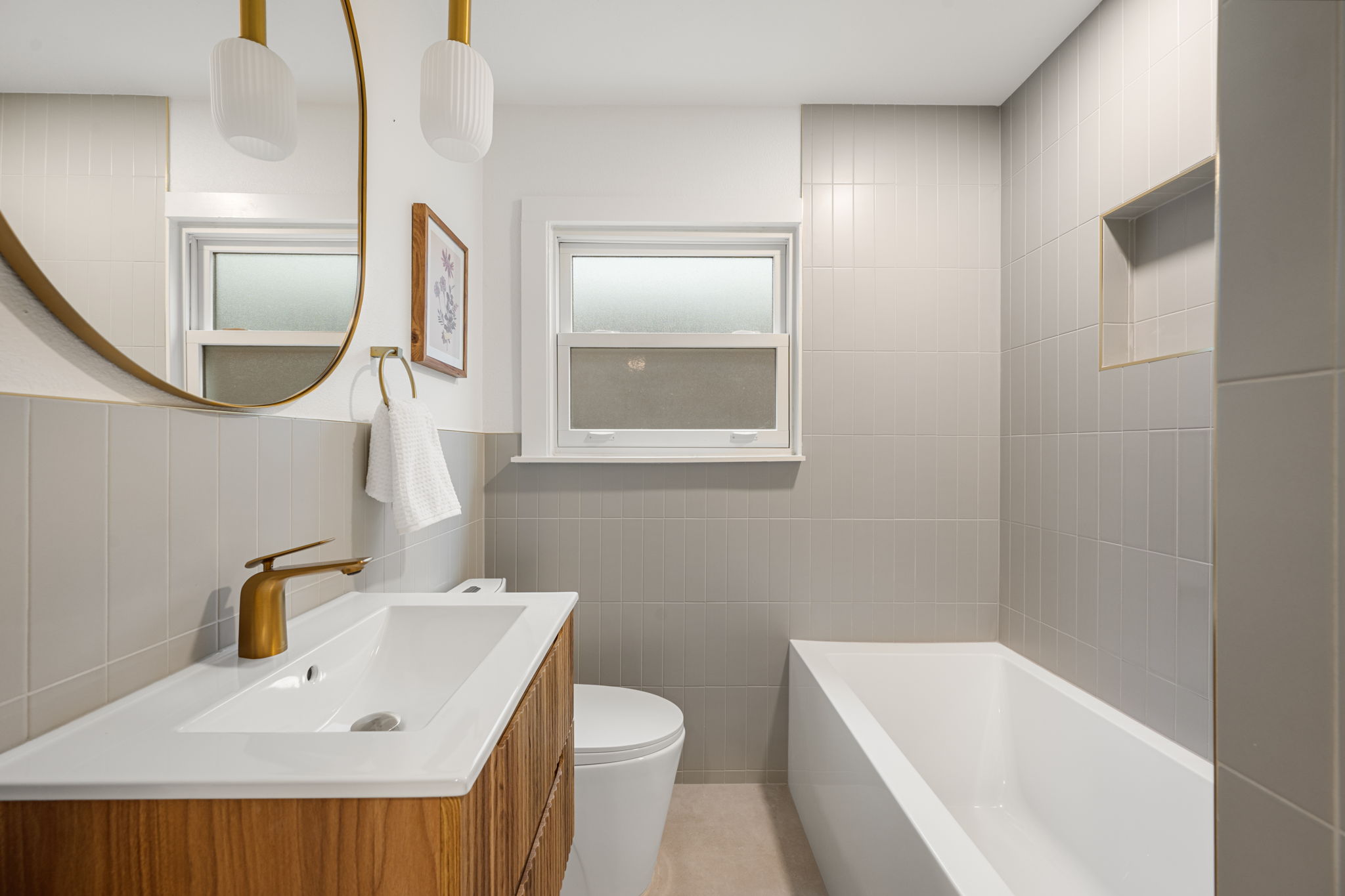 5506 Duval Street Austin, TX 78751 - Photo 20 of 38 a bathroom with a sink a toilet and bathtub