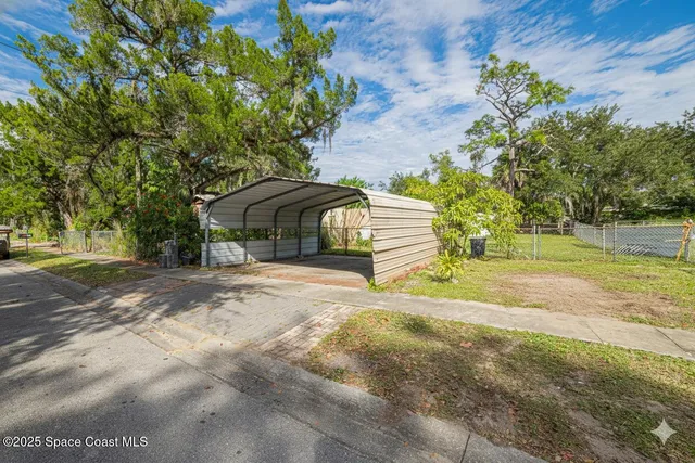 a view of a house with a yard and garage
