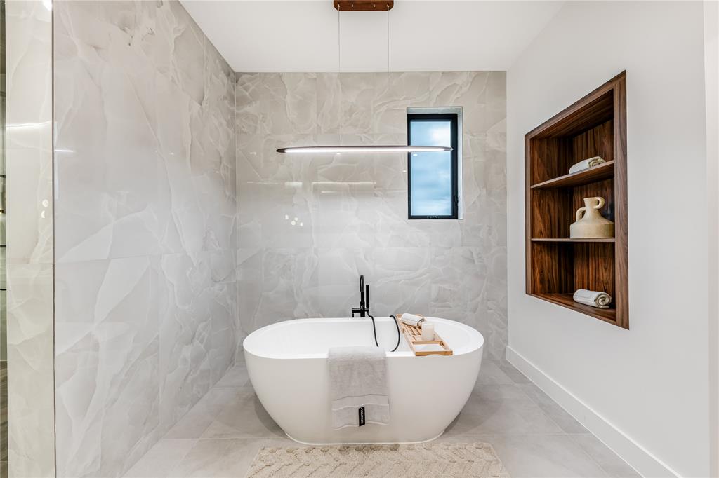 229 Sunset Pt Trail Heath, TX 75032 - Photo 22 of 40 a white bath tub sitting in a bathroom