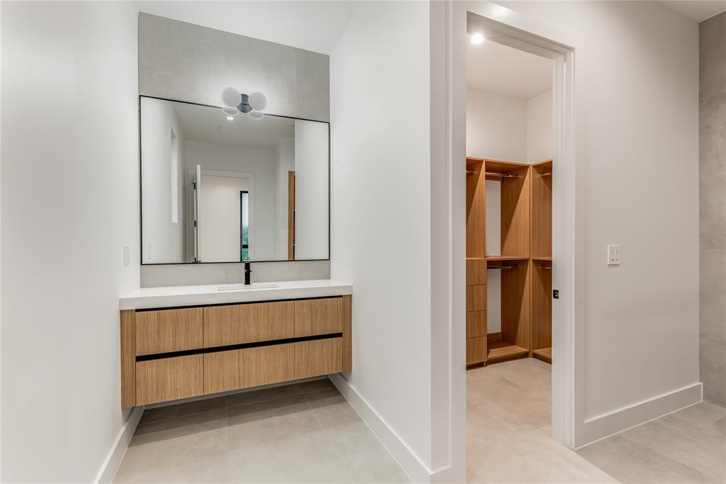 229 Sunset Pt Trail Heath, TX 75032 - Photo 31 of 40 a spacious bathroom with a double vanity sink and a mirror