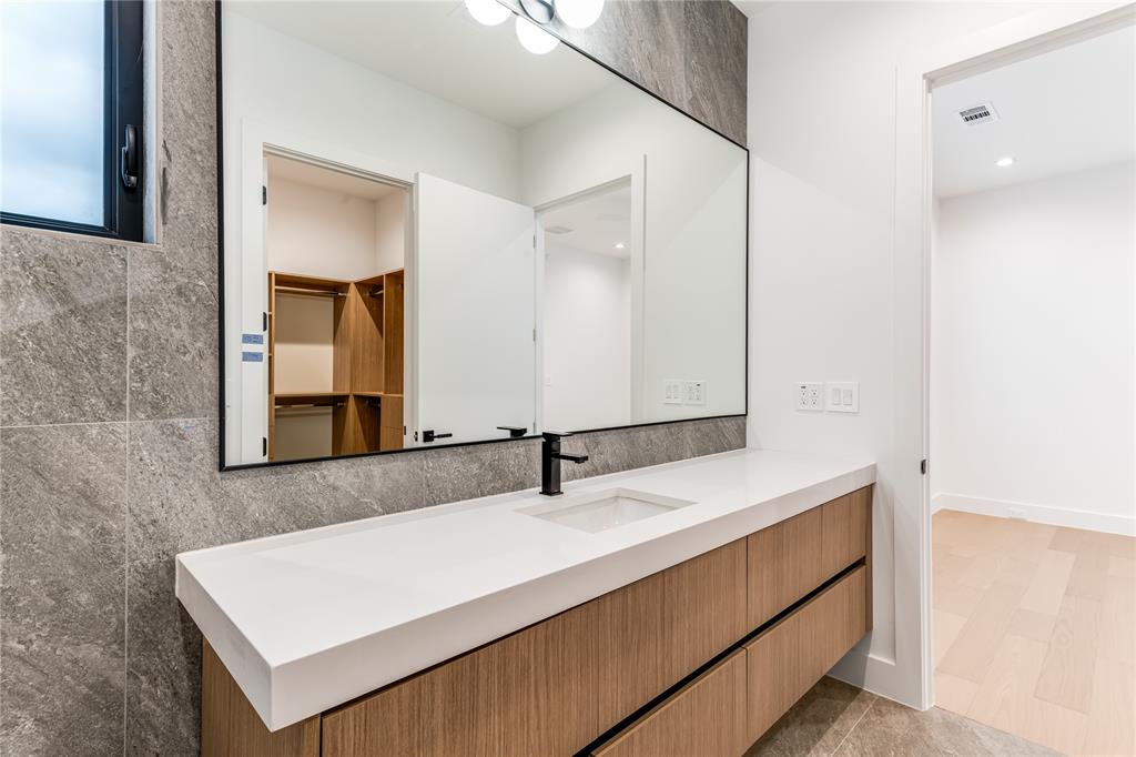 229 Sunset Pt Trail Heath, TX 75032 - Photo 33 of 40 a bathroom with a sink and a mirror