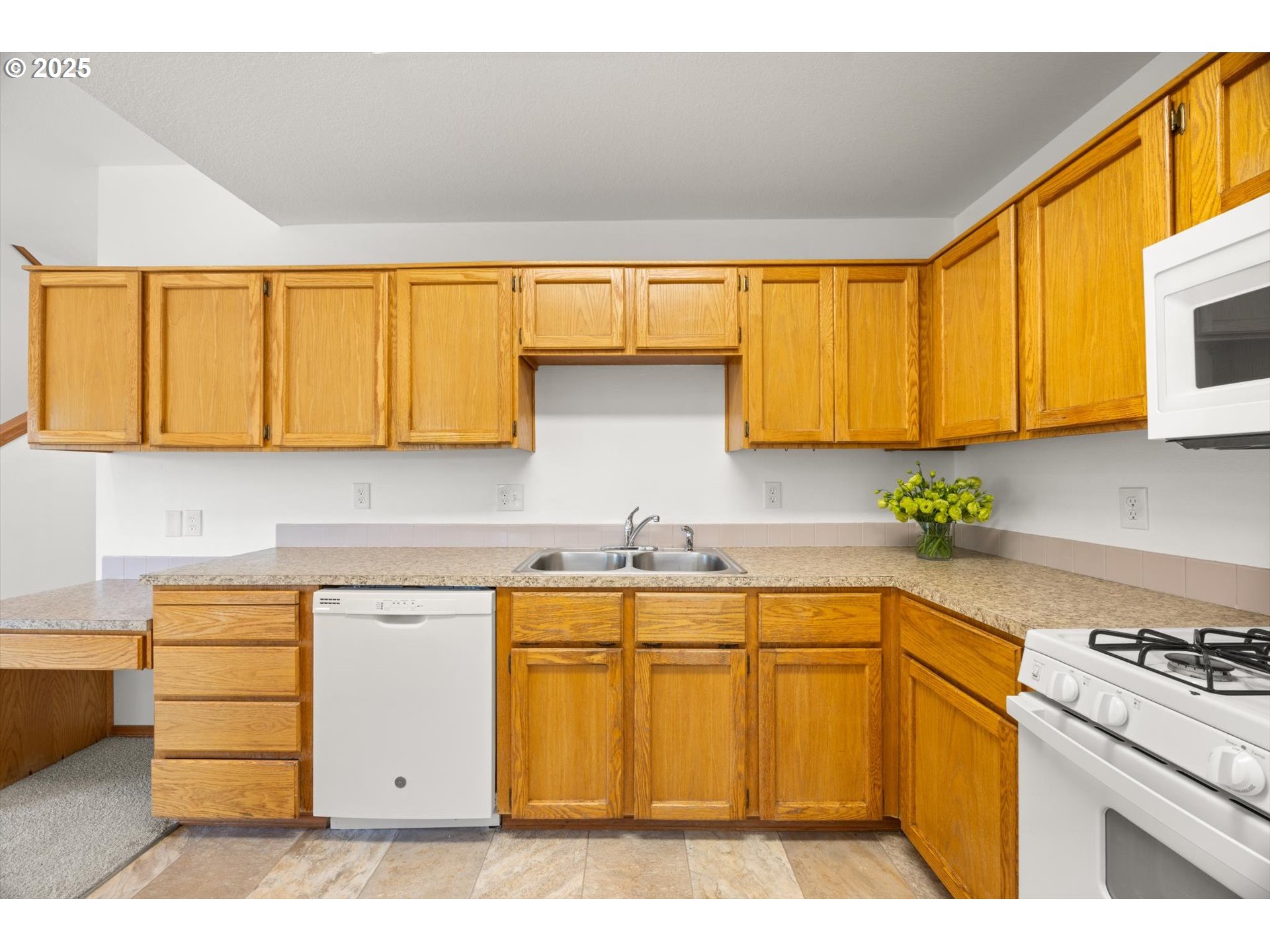 6218 Southwest View Point Terrace Portland, OR 97239 - Photo 6 of 42 Gallery Image 6