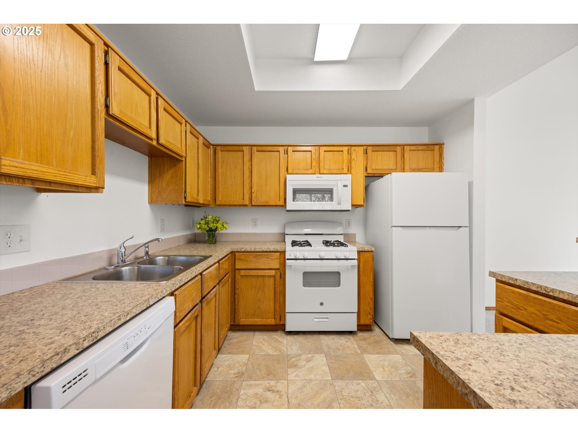 6218 Southwest View Point Terrace Portland, OR 97239 - Photo 7 of 42 Gallery Image 7