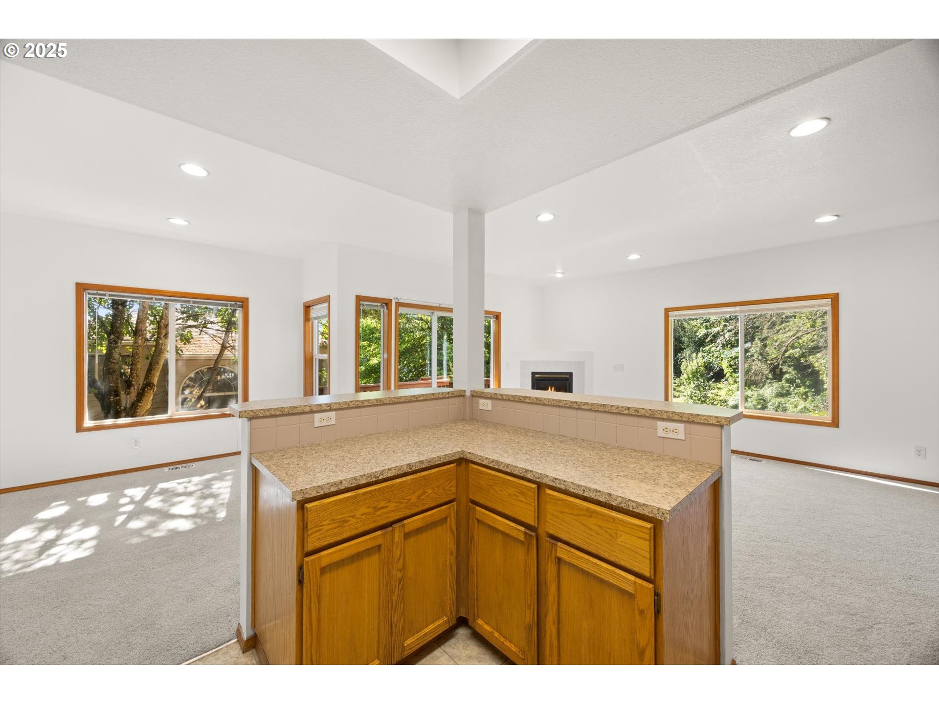 6218 Southwest View Point Terrace Portland, OR 97239 - Photo 8 of 42 Gallery Image 8