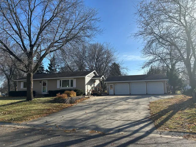 $284,900 | 1104 14th Avenue Southeast, Willmar, MN 56201