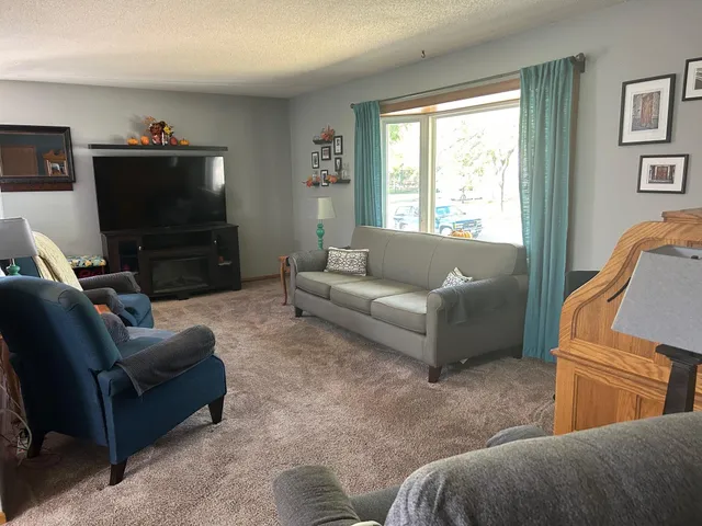 $284,900 | 1104 14th Avenue Southeast, Willmar, MN 56201