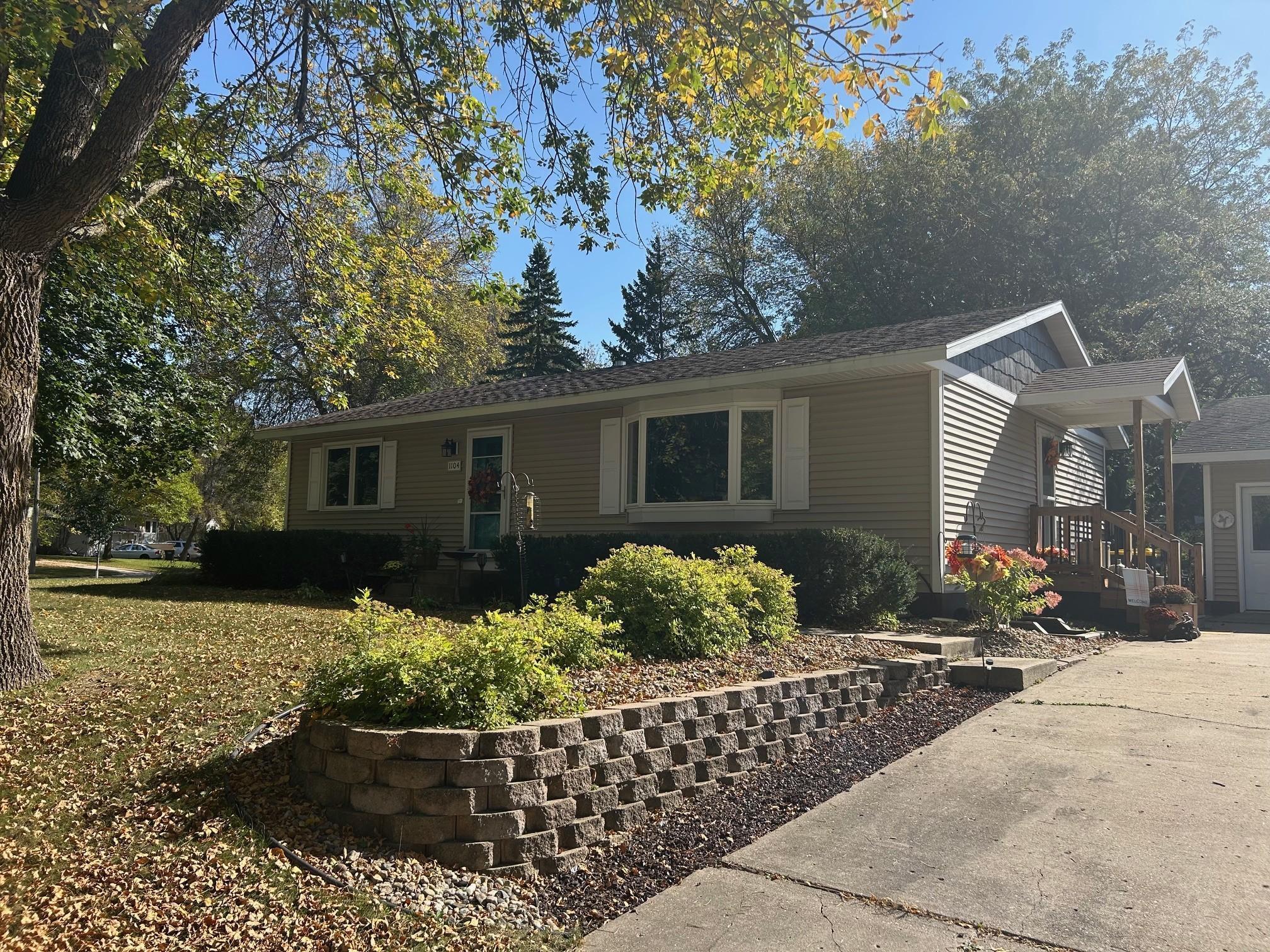 1104 14th Avenue Southeast Willmar, MN 56201 - Photo 3 of 33