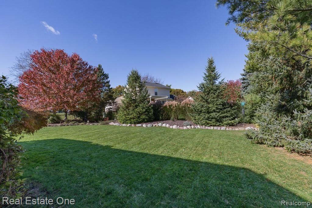 2326 Highsplint Drive Rochester, MI 48307 - Photo 31 of 32 Highsplint MLS-W005.jpg