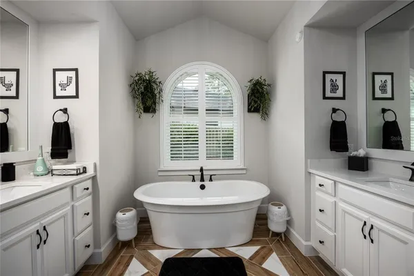 $749,900 | 3642 Northwest 49th Drive, Gainesville, FL 32606