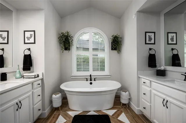 $799,000 | 3642 Northwest 49th Drive, Gainesville, FL 32606