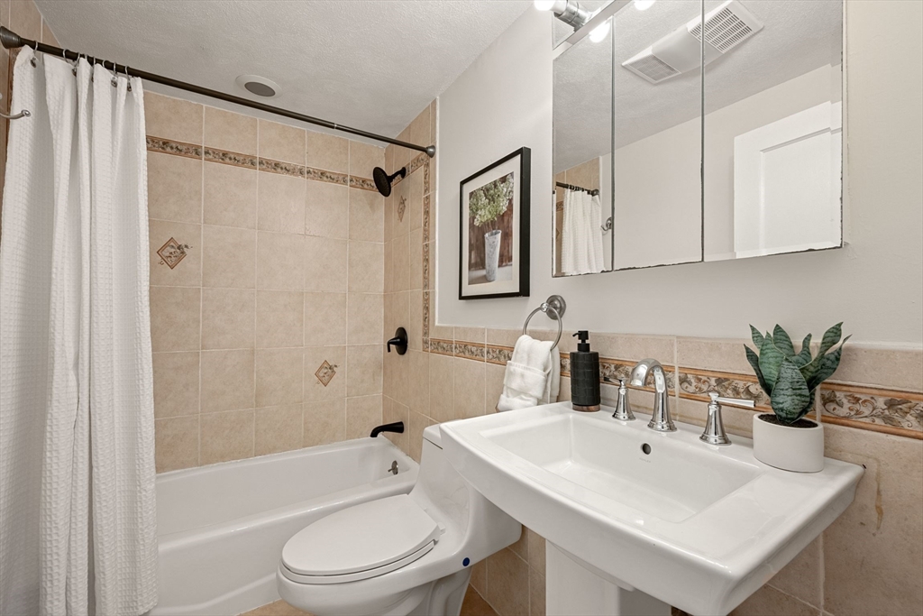 104 Myrtle Avenue Wakefield, MA 01880 - Photo 11 of 28