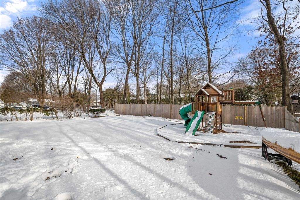 104 Myrtle Avenue Wakefield, MA 01880 - Photo 23 of 28