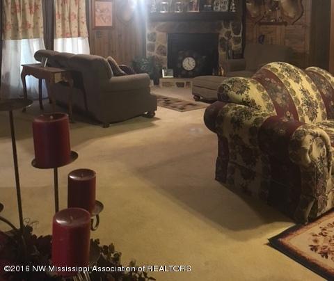 467 East Tate Road Coldwater, MS 38618 - Photo 15 of 41 east tate livingroom 2