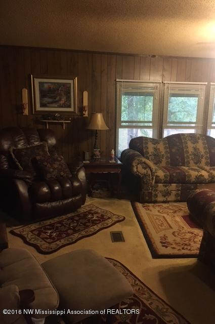 467 East Tate Road Coldwater, MS 38618 - Photo 16 of 41 east tate livingroom 3