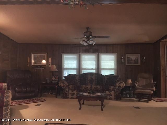 467 East Tate Road Coldwater, MS 38618 - Photo 36 of 41 467 east tate road livingroom