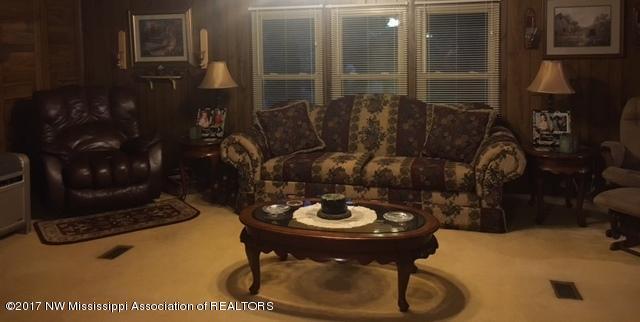 467 East Tate Road Coldwater, MS 38618 - Photo 39 of 41 467 east tate road livingroom 4